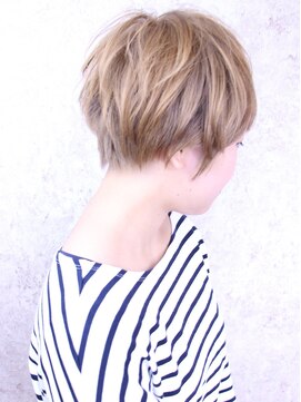 キャアリー(Caary) 福山市　ショートヘア　人気Caaryミルクティーベージュカラー♪