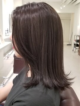 インビテーション(invitation) ダークトーンもブルーグレージュで透明感を♪