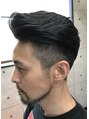 バーバーモンゾー(BARBER MONZO)&nbsp;黒髪とヒゲで男らしさを全面に打ち出したワイルドなリーゼント。