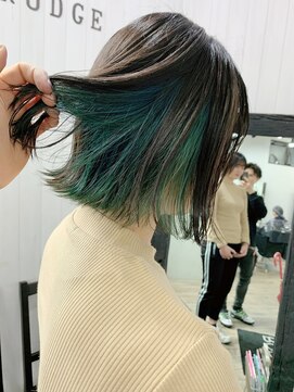 イコ 表参道原宿(ico) インナーカラー ターコイズブルー [ブリーチ１回以上 ］