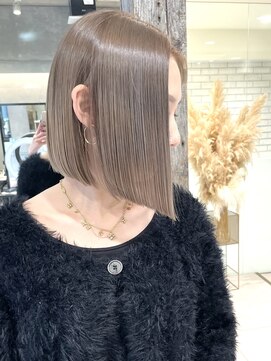 トルネード(TORNADO) 海外へア 外国人風 クリーミーベージュ 切りっぱなしボブM212