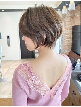 アンド ストーリーズ(&STORIES) 大人可愛い小顔ひし形クビレ丸み20代30代40代大人ショート(蘭)