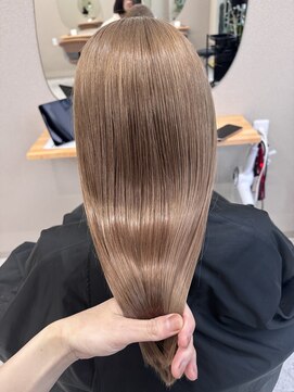 シカ 神戸三宮元町店(Cica) ミルクティーベージュ ハイトーン ブリーチ 三宮 透明感