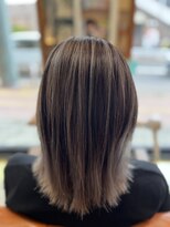 フレンズ 手稲店(friend's)&nbsp;シルバーバレイヤージュミディアムハイトーン外ハネ札幌美容室