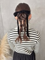 オモチャ(OMOCHA) 上品リボン付き編み込みで大人可愛いスタイル