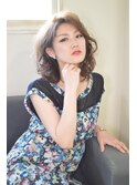 ラフさと大人っぽさが可愛いミディアムスタイル