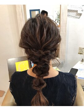 ルーナ ヘアラウンジ(Luuna hair lounge) 編みおろしスタイル