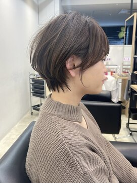 イヴォークトーキョーオーサカ(EVOKE TOKYO osaka) 20代30代40代 ショート 耳かけ くびれ レイヤーグレージュカラー