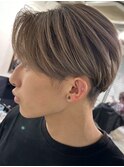 ハイトーンカラーミルクティーベージュレイヤーカット
