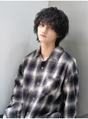マッシュウルフとも相性の良い、シャドウパーマスタイル