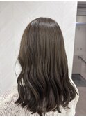 オリーブグレージュ