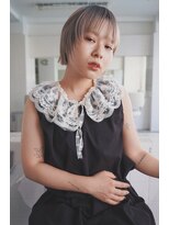 繭 ハイトーンショートボブ