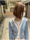タイトに収まる前下がりボブ