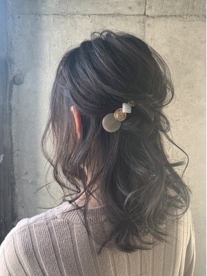 カジュアルなのにオシャレな雰囲気になれるヘアセットが人気！デートやお出かけ前に気軽にヘアセット♪