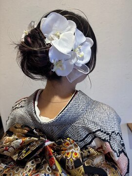 ウィスプ 赤羽店(wisp) かっこいい雰囲気のヘアアレンジ 高めのお団子/まとめ髪#3