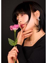 アンアタッシュ(UNE ATTACHE)&nbsp;黒髪×モード ー 光に揺れる、ほんのりブルージュの余韻