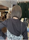 オリーブベージュ×切りっぱなしボブ