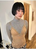 ショート　マッシュ　顔周りレイヤー　ワイドバング　暗髪　20代