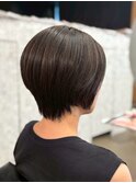 面ツヤ×後頭部まるみの“くびれショート”