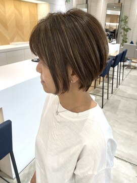 ステアケース 武蔵小杉店(stair:case) 大人ショート/ショートボブ/白髪ぼかしハイライト/武蔵小杉
