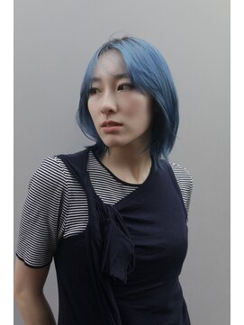 オーオシカシカスペース(OOO YY Space) 派手なカラーも根本を残して馴染みよく/水色カラー/ブルーカラー