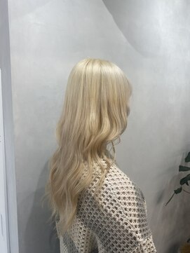 抜きっぱなしブロンド　レイヤーカット　11/21