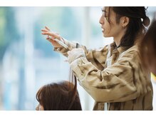 お客様1人1人の骨格、髪質、お悩みに合わせてカットを変えてヘアスタイルをつくります。