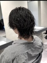 液巻きパーマセンターパートで自然体な魅力◎[伏見駅/伏見/栄/メンズ/メンズパーマ/波巻きパーマ/眉毛］