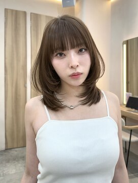 ウェイズトウキョウ 新宿店(Ways TOKYO) 前髪ありミディアムレイヤーカット顔まわり透明感カラーベージュ