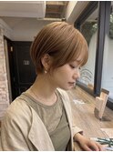 ミルクブラウンのハンサムショート小顔ヘア