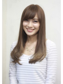 ティエル(Tieru) スモーキーアッシュで魅せる、ゆるストレート