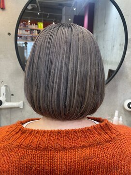 コージー(Kozy) ラベンダーグレー/マッシュボブ/ハイトーン/ツヤ髪