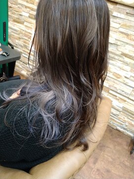 ヘアーラウンジ アンフィ 井土ヶ谷(Hair Lounge Anphi) ブルーバイオレットとシルバーでかっこいいインナーカラー♪
