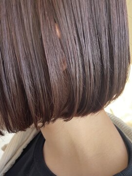 パディントン(Paddington) フラット感がカワイイ☆コーラルピンクの甘々ボブ♪