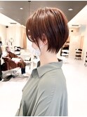 耳掛けショートボブ/襟足束感ショート/アッシュベージュ