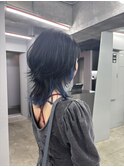 ミディアムウルフカットインナーブルーカラー
