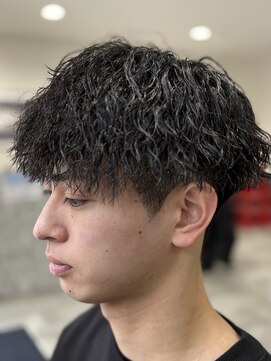 レボ(Revo) シャープな動きを。ツイストスパイラルパーマ