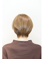 アンベリールフルー(EMBELLIR fleur)&nbsp;大人の美バランスのひし形ショートカットスタイル