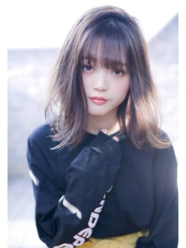 エイミー(Aimee) Aimee ゆるふわミディ×パールグレージュ