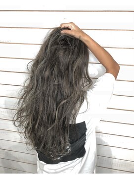 ビーヘアサロン(Beee hair salon) 【渋谷Beee/山森伴利】A/W NewStyle ハイライトグレーアッシュ