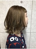 柔らかミディアムウルフスタイル×ミントベージュカラー