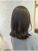 切りっぱなしふんわりミディアム透明感アッシュカラー【中居】