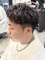 ニアウ 伊勢崎連取店(Niau)&nbsp;スパイキーショートツーブロック刈り上げメンズカットメンズヘア