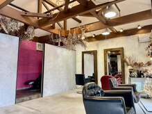 ヘアーサロン カミヤ(hair salon kamiya)の雰囲気（吹き抜け天井の贅沢なプライベート空間で至福のひと時を♪）