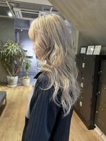 ニキータ(Nikiita)&nbsp;〈繊細なブリーチで作るホワイトブロンド〉