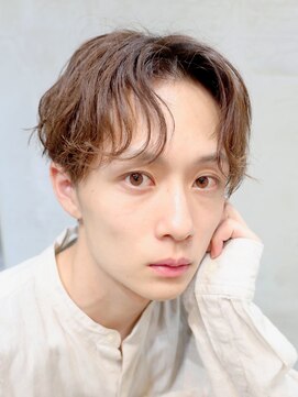 ルーツ(ROOTS) センターパートのニュアンスシャドウパーマ