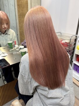 サンク 原宿 表参道(cinq) ミルクティーグレージュ顔まわりレイヤーワイドバングリタッチ