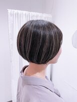 ウタ(uta)&nbsp;大人美人ハイライトショートボブ