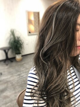 フェリエ(Ferie) 美魔女効果抜群! ハイライトグラデーション