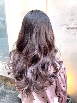 リゼル ユア 渋谷(RISEL YUA) 黒からシルバーのグラデーションカラー